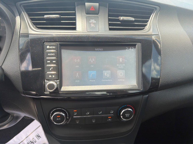 Nissan Sentra Vehicle Full-screen Gallery Image 12