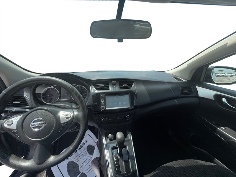 Nissan Sentra Vehicle Full-screen Gallery Image 15
