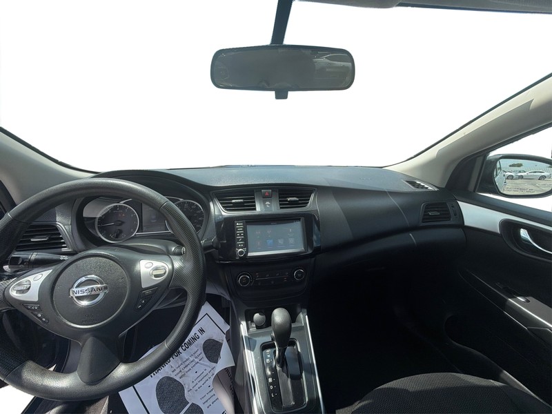 Nissan Sentra Vehicle Full-screen Gallery Image 16