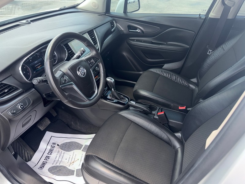 Buick Encore Vehicle Full-screen Gallery Image 09