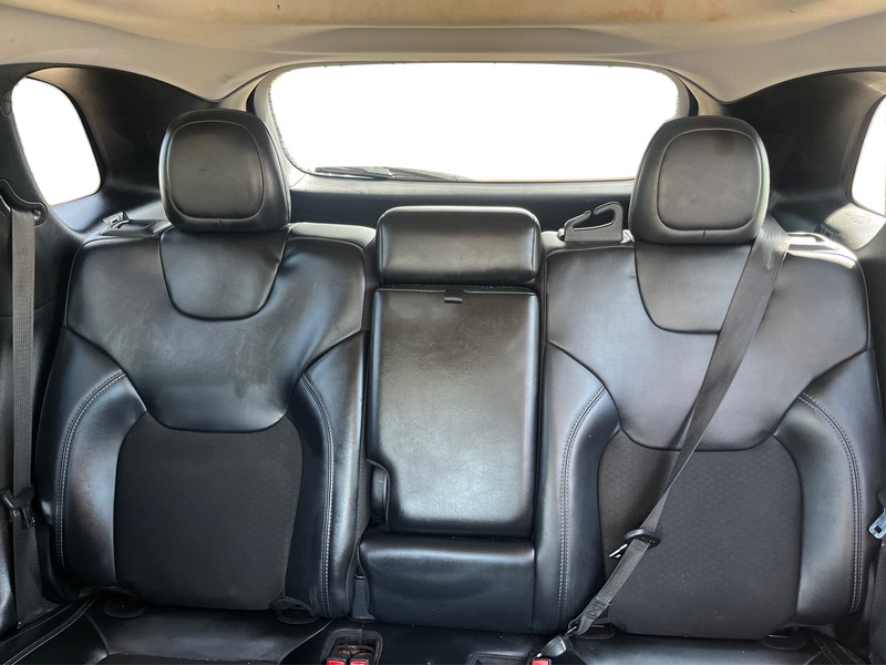 Jeep Cherokee Vehicle Full-screen Gallery Image 13