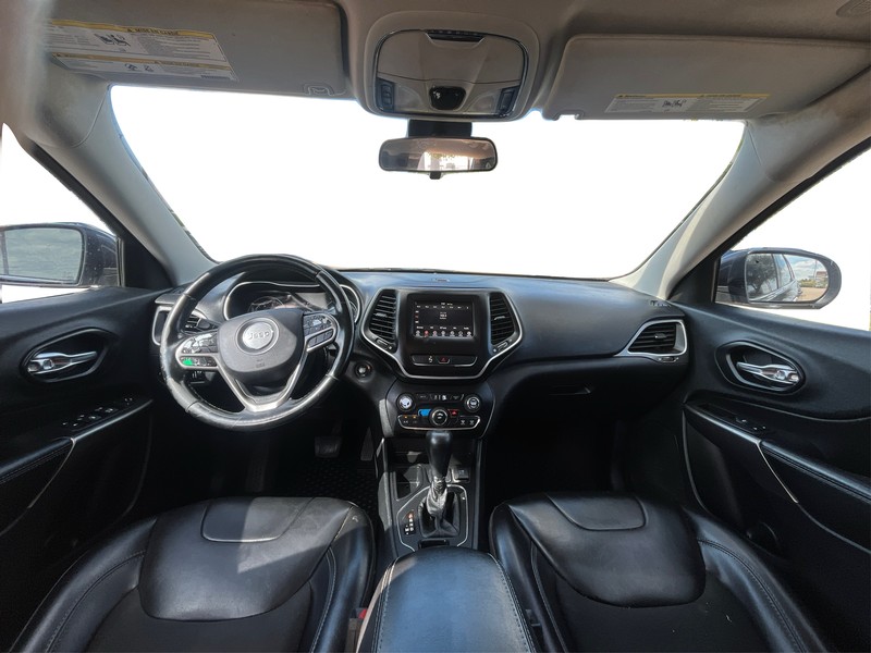 Jeep Cherokee Vehicle Full-screen Gallery Image 16