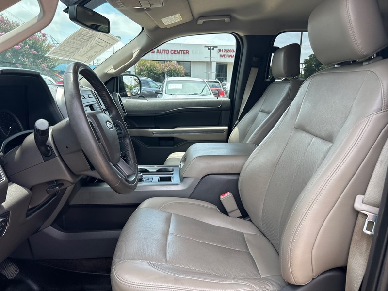 Ford Expedition Vehicle Full-screen Gallery Image 09