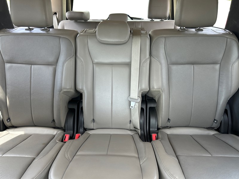 Ford Expedition Vehicle Full-screen Gallery Image 13