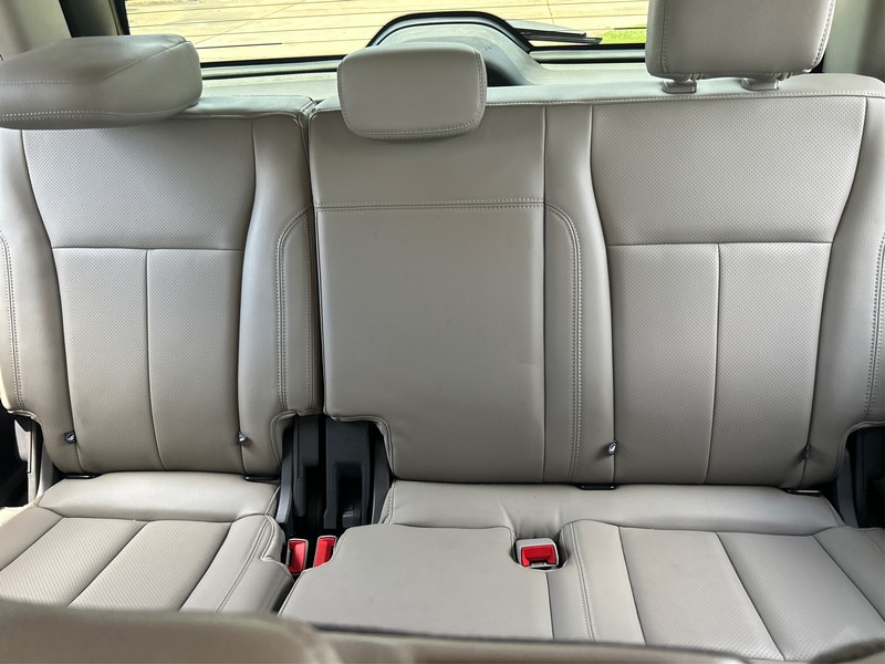 Ford Expedition Vehicle Full-screen Gallery Image 18