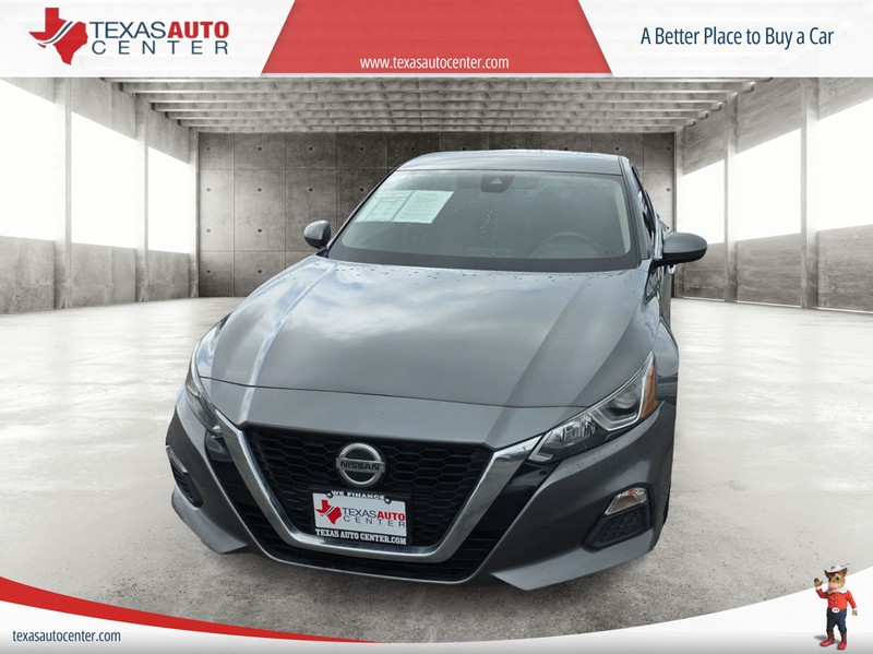 Nissan Altima Vehicle Full-screen Gallery Image 03