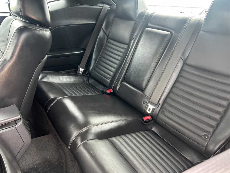 Dodge Challenger Vehicle Full-screen Gallery Image 10
