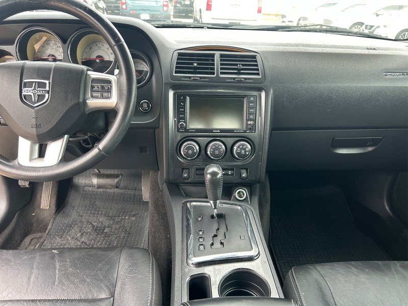 Dodge Challenger Vehicle Full-screen Gallery Image 12