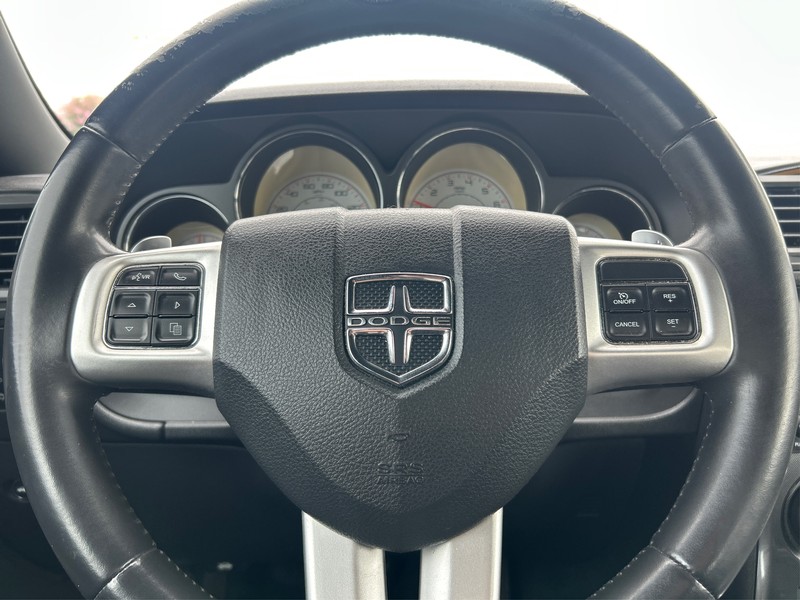 Dodge Challenger Vehicle Full-screen Gallery Image 14