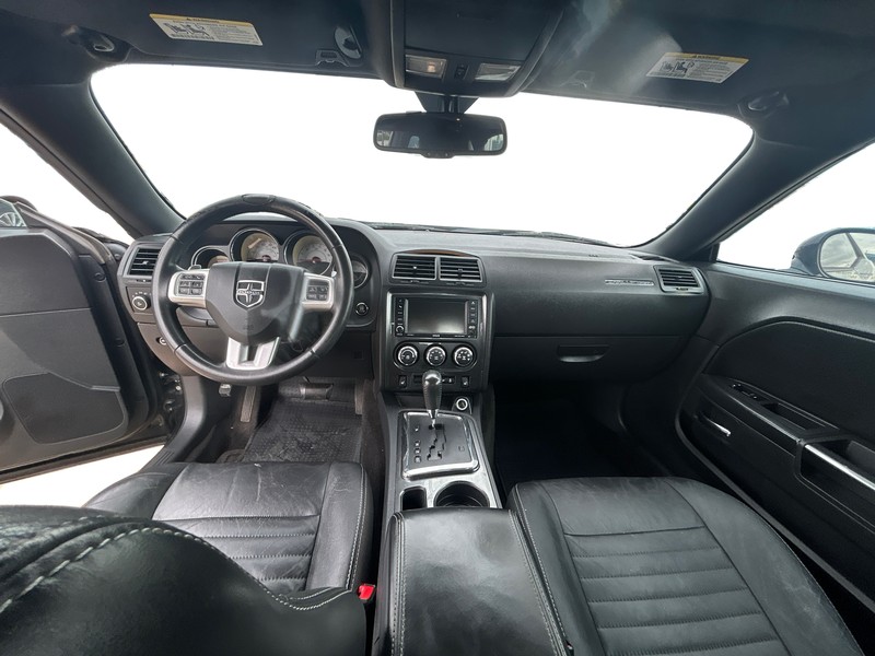 Dodge Challenger Vehicle Full-screen Gallery Image 15