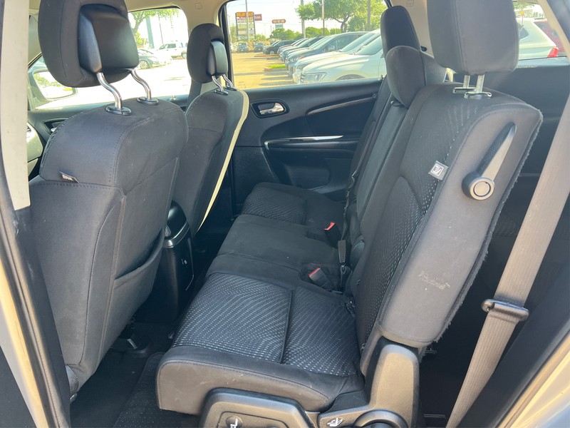 Dodge Journey Vehicle Full-screen Gallery Image 10