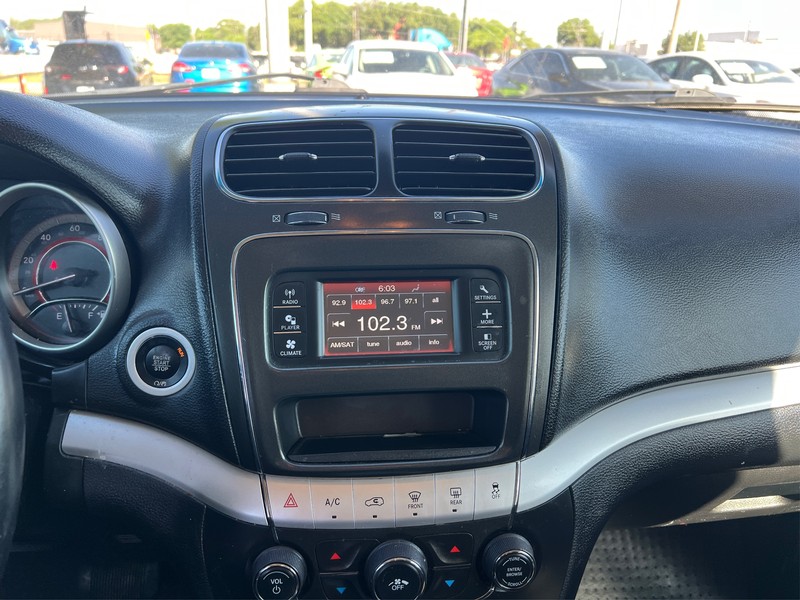 Dodge Journey Vehicle Full-screen Gallery Image 12