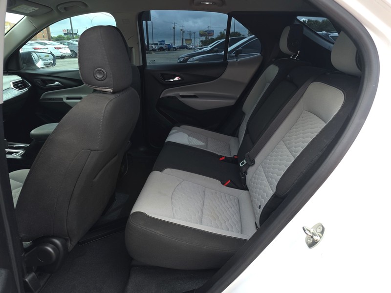 Chevrolet Equinox Vehicle Full-screen Gallery Image 10