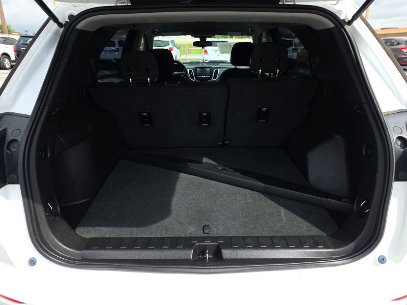 Chevrolet Equinox Vehicle Full-screen Gallery Image 11