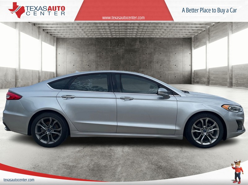 Ford Fusion Vehicle Full-screen Gallery Image 04