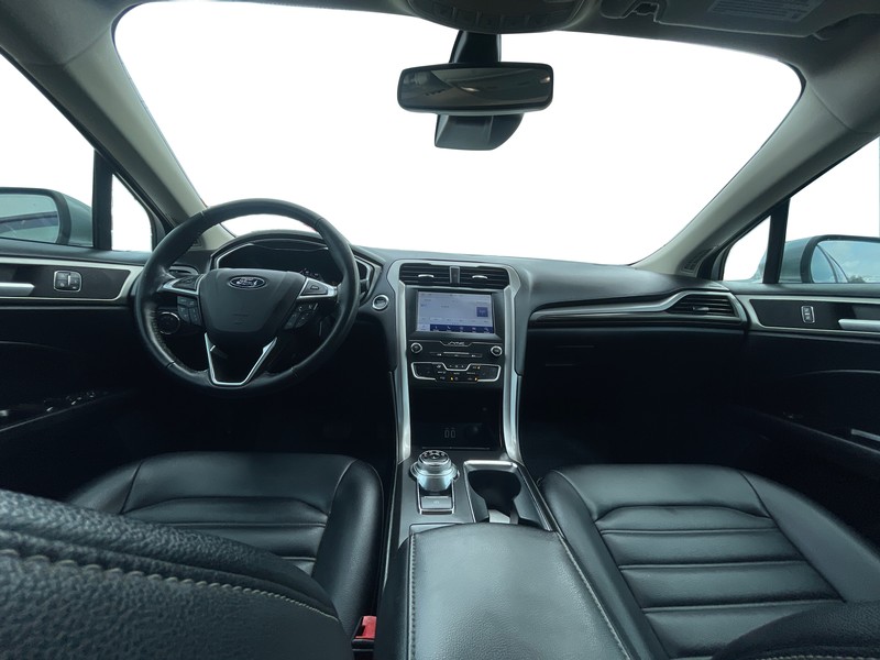 Ford Fusion Vehicle Full-screen Gallery Image 13
