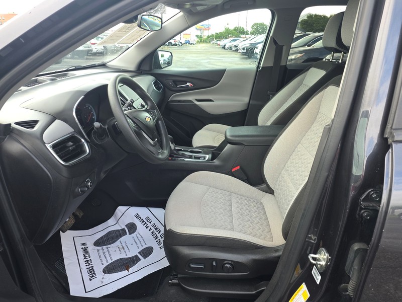 Chevrolet Equinox Vehicle Full-screen Gallery Image 9