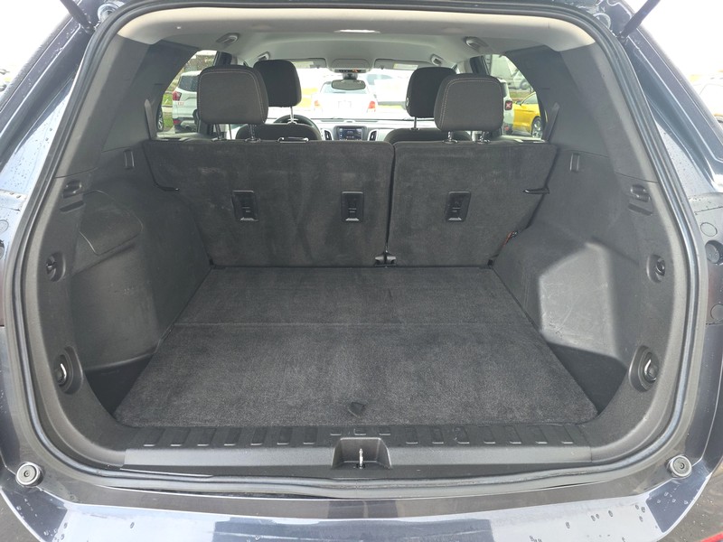 Chevrolet Equinox Vehicle Full-screen Gallery Image 11