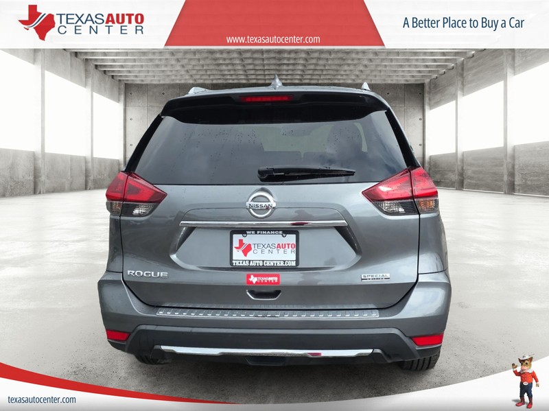 Nissan Rogue Vehicle Full-screen Gallery Image 06
