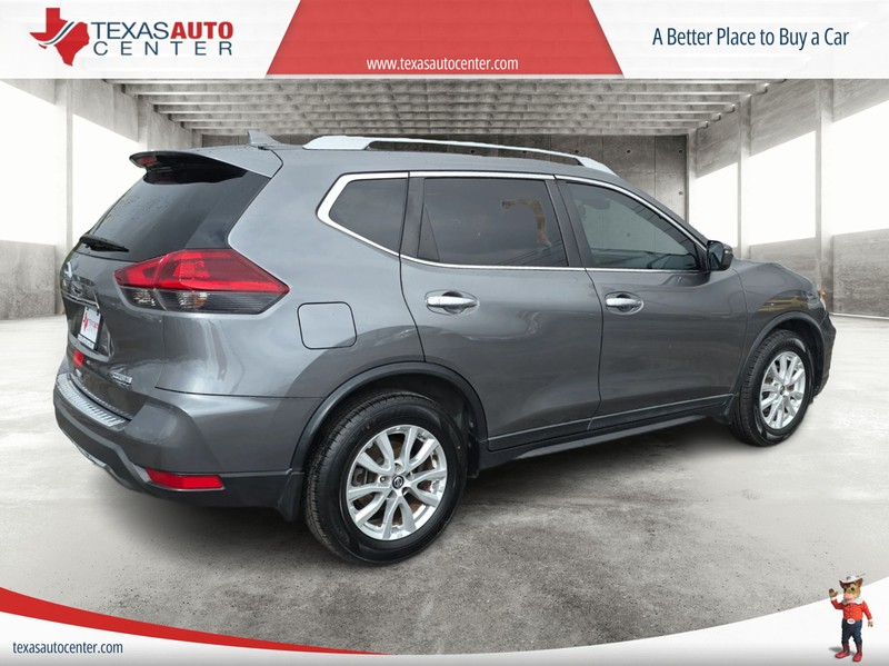 Nissan Rogue Vehicle Full-screen Gallery Image 07