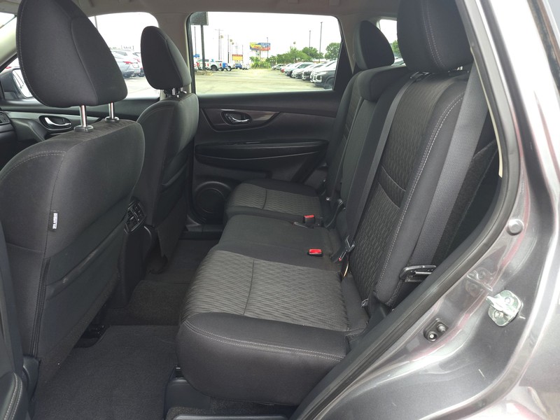 Nissan Rogue Vehicle Full-screen Gallery Image 10