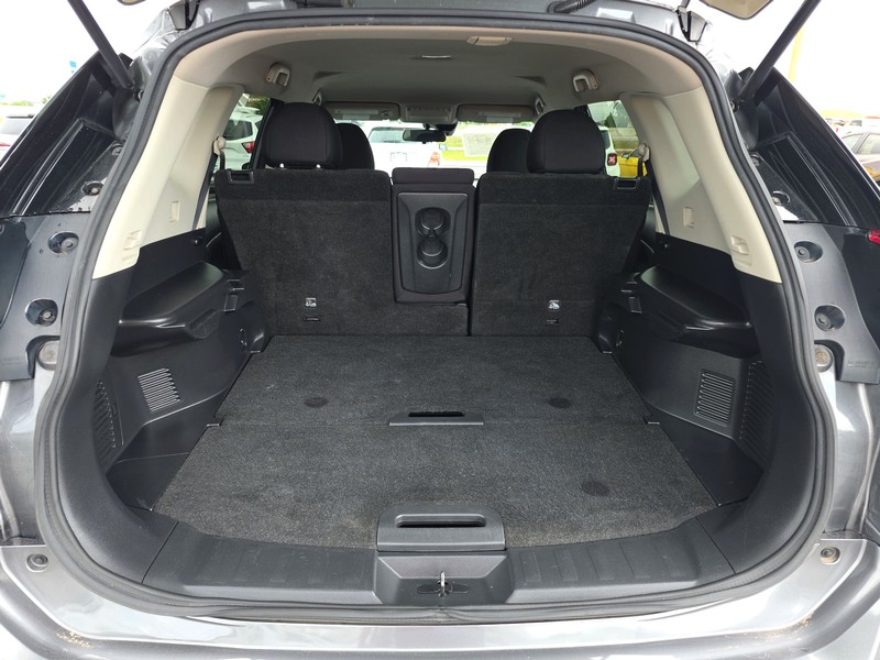 Nissan Rogue Vehicle Full-screen Gallery Image 11