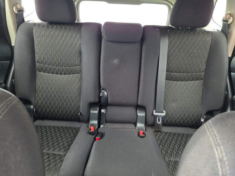 Nissan Rogue Vehicle Full-screen Gallery Image 13