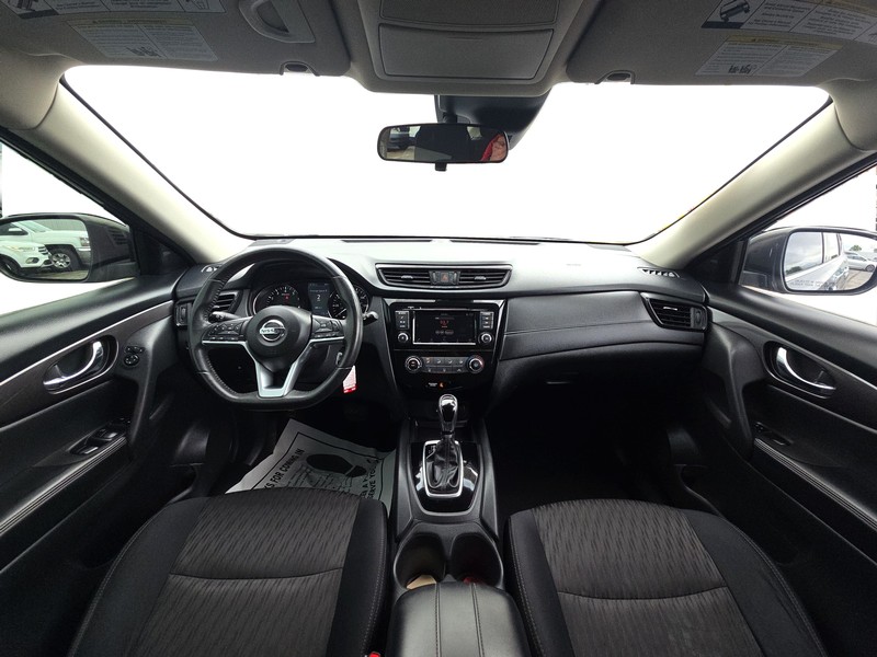 Nissan Rogue Vehicle Full-screen Gallery Image 15