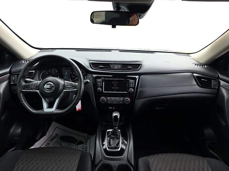 Nissan Rogue Vehicle Full-screen Gallery Image 16