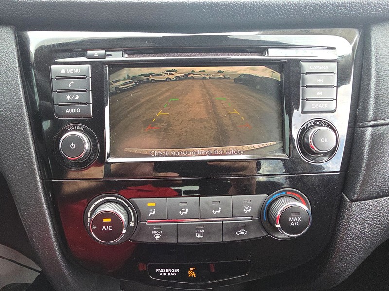 Nissan Rogue Vehicle Full-screen Gallery Image 17