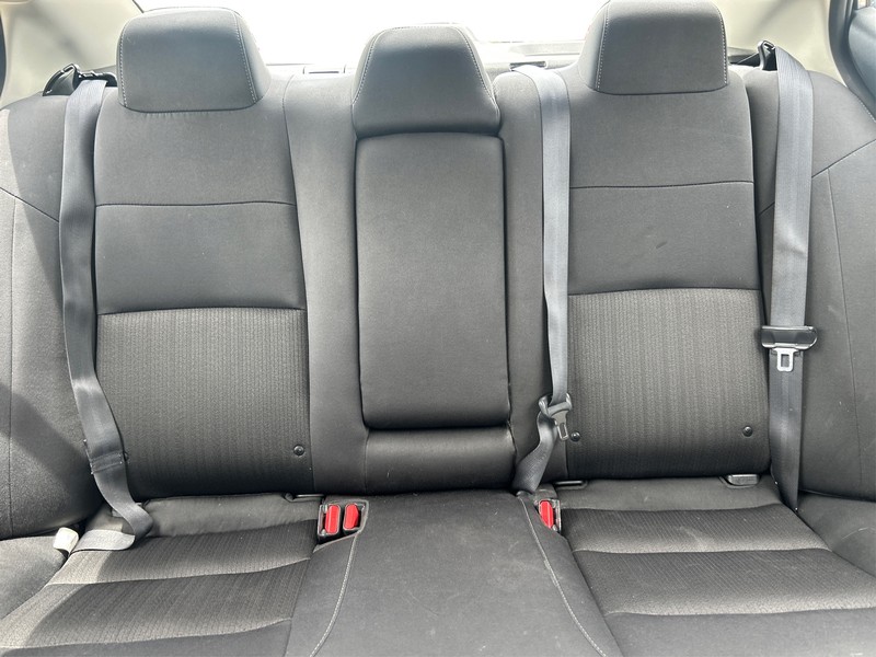 Nissan Altima Vehicle Full-screen Gallery Image 13