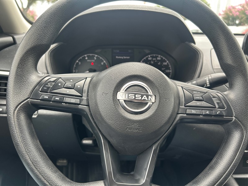 Nissan Altima Vehicle Full-screen Gallery Image 14