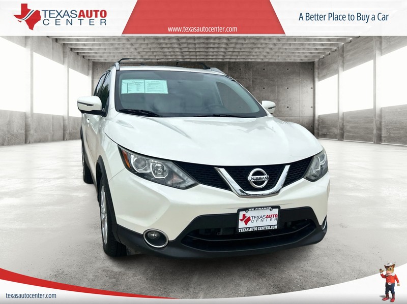 Nissan Rogue Sport Vehicle Full-screen Gallery Image 01