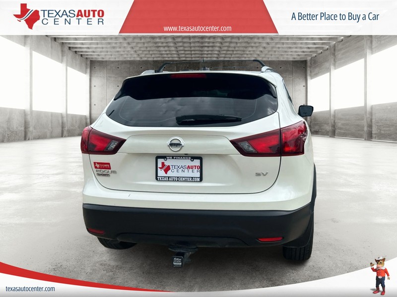 Nissan Rogue Sport Vehicle Full-screen Gallery Image 05