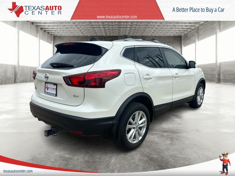Nissan Rogue Sport Vehicle Full-screen Gallery Image 06