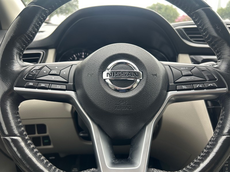 Nissan Rogue Sport Vehicle Full-screen Gallery Image 13
