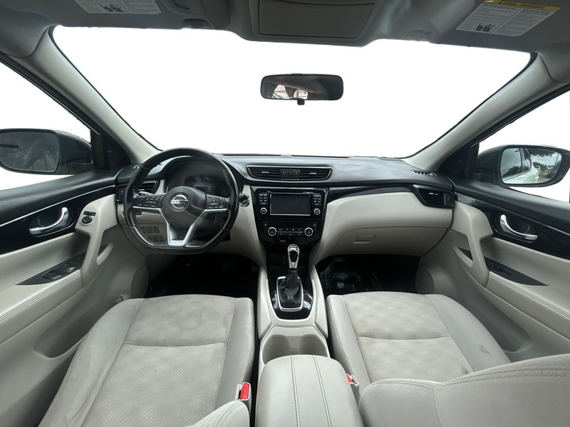 Nissan Rogue Sport Vehicle Full-screen Gallery Image 14