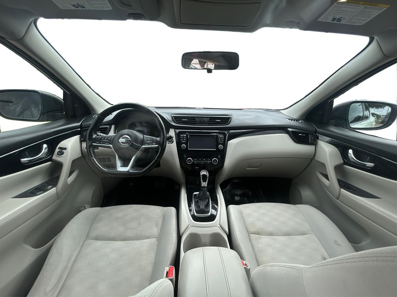 Nissan Rogue Sport Vehicle Full-screen Gallery Image 15