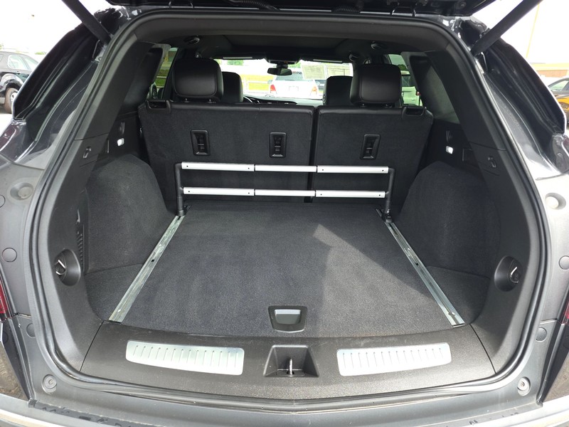 Cadillac XT5 Vehicle Full-screen Gallery Image 11