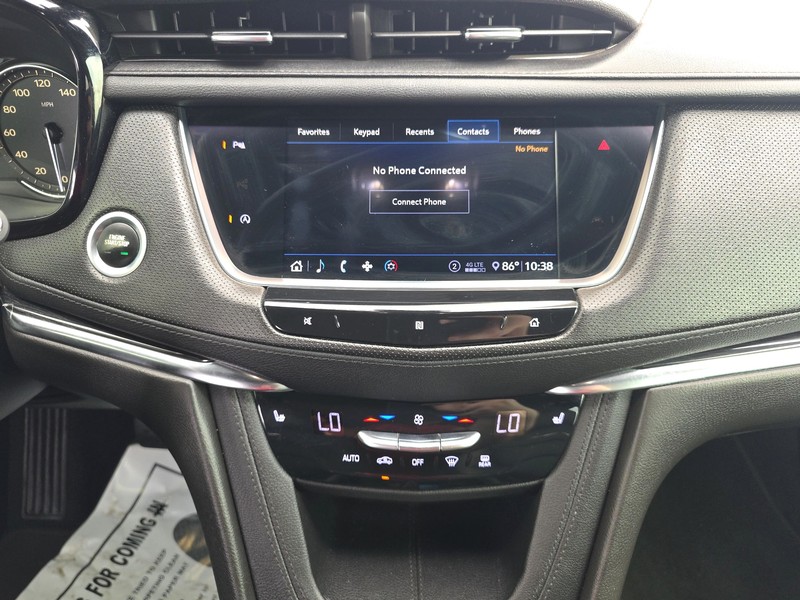 Cadillac XT5 Vehicle Full-screen Gallery Image 12