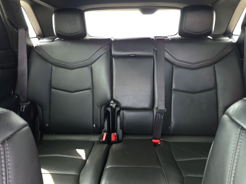 Cadillac XT5 Vehicle Full-screen Gallery Image 13