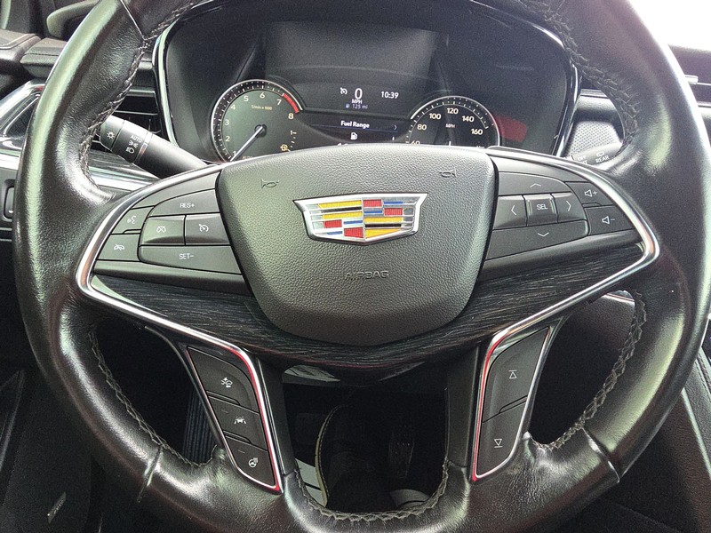 Cadillac XT5 Vehicle Full-screen Gallery Image 14