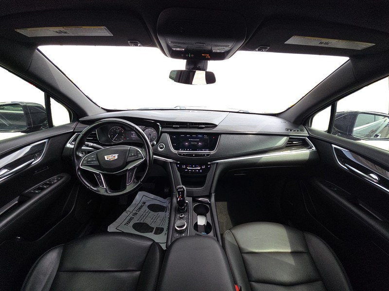 Cadillac XT5 Vehicle Full-screen Gallery Image 15