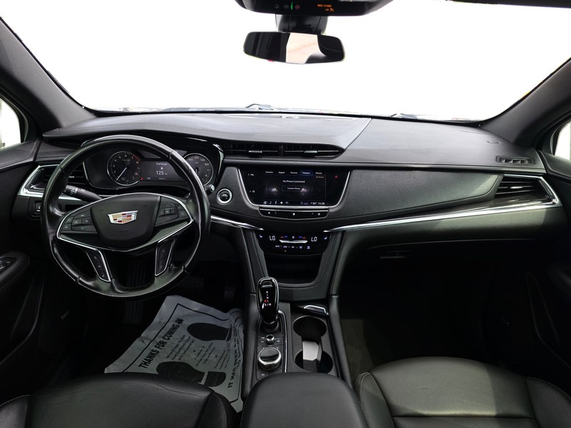 Cadillac XT5 Vehicle Full-screen Gallery Image 16