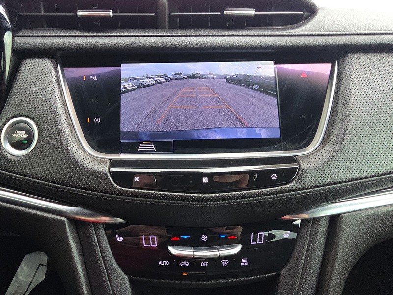 Cadillac XT5 Vehicle Full-screen Gallery Image 17