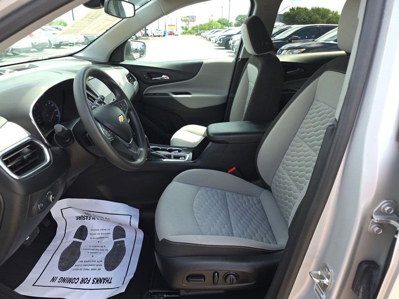 Chevrolet Equinox Vehicle Full-screen Gallery Image 9