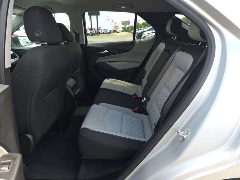 Chevrolet Equinox Vehicle Full-screen Gallery Image 10