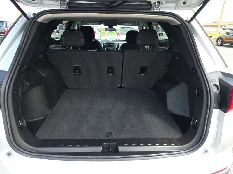 Chevrolet Equinox Vehicle Full-screen Gallery Image 11
