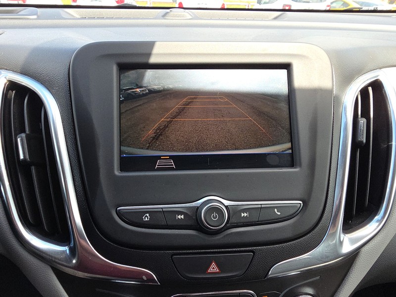 Chevrolet Equinox Vehicle Full-screen Gallery Image 17