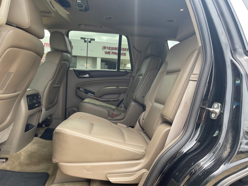 GMC Yukon Vehicle Full-screen Gallery Image 05